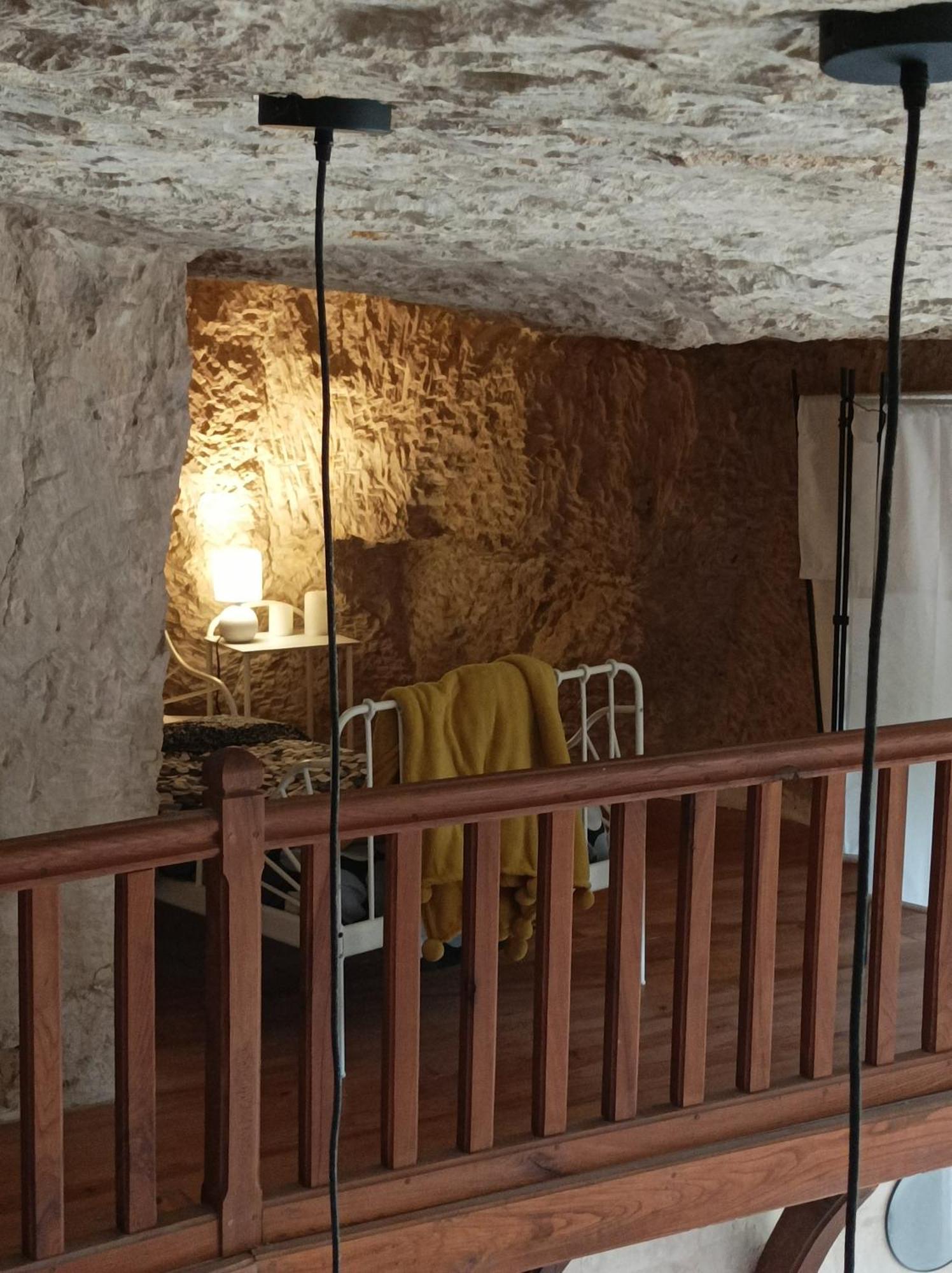 Gite Des Perreyeurs - Maison Troglodyte Avec Vue Sur Loire Montsoreau Esterno foto
