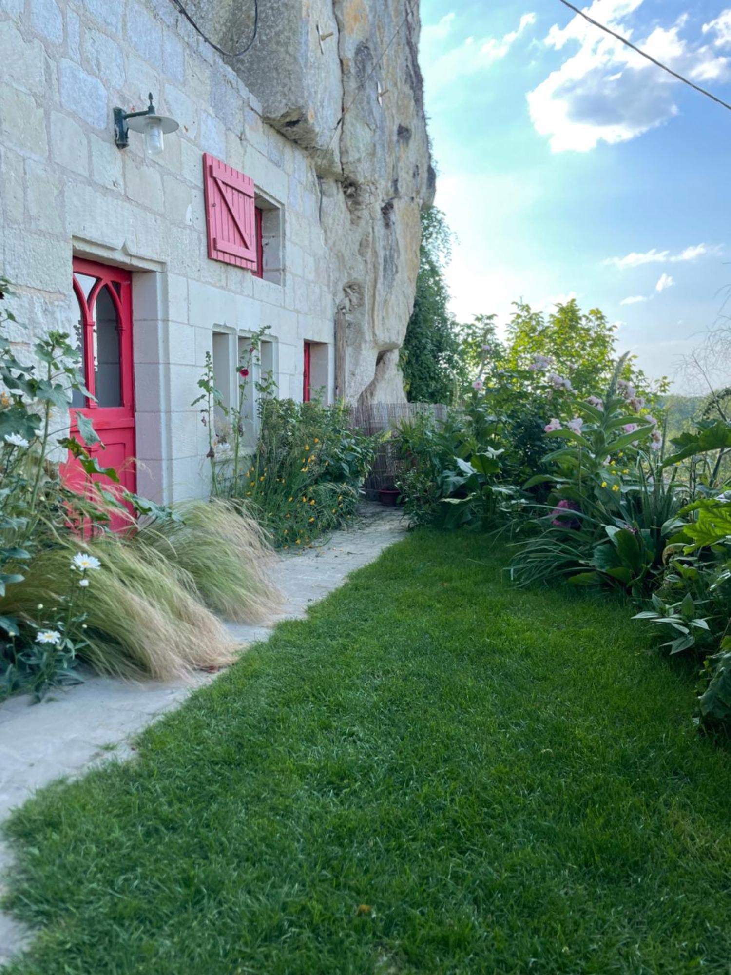 Gite Des Perreyeurs - Maison Troglodyte Avec Vue Sur Loire Montsoreau Esterno foto